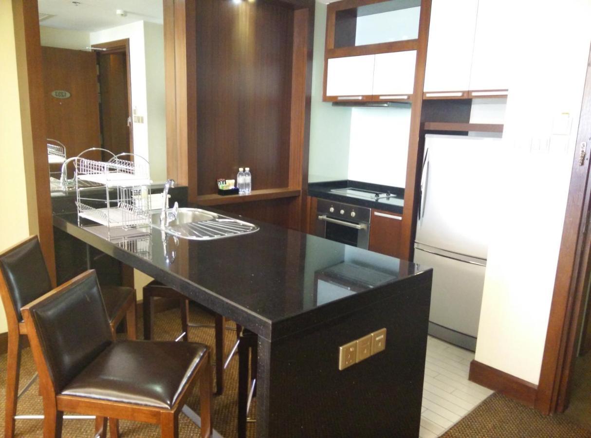St Giles Gardens Hotel Kuala Lumpur Exteriör bild A kitchen in a hotel suite