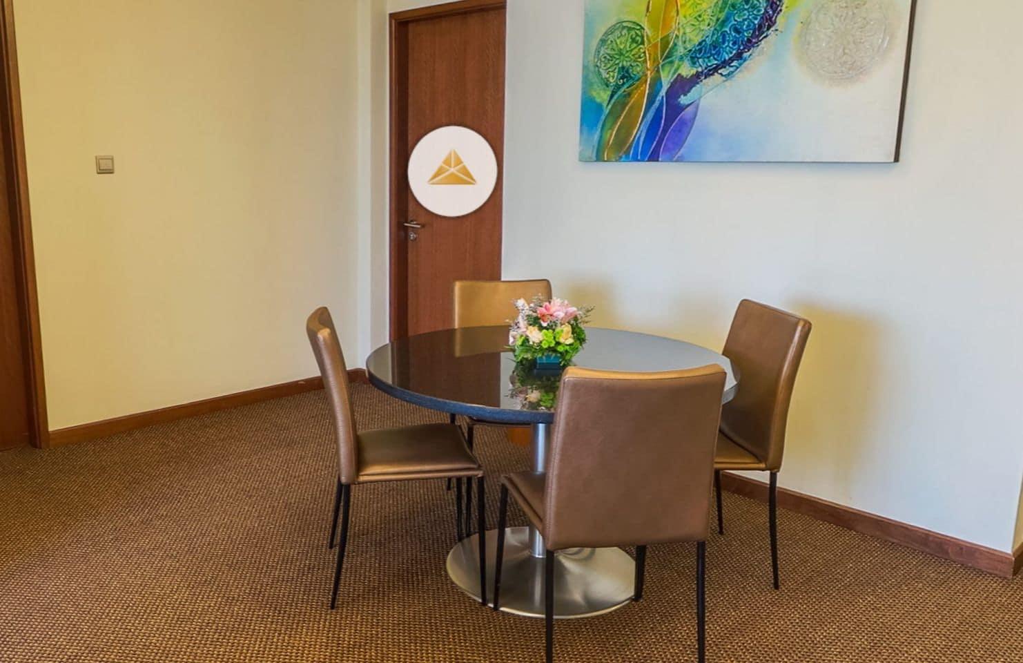 St Giles Gardens Hotel Kuala Lumpur Exteriör bild A table and chairs