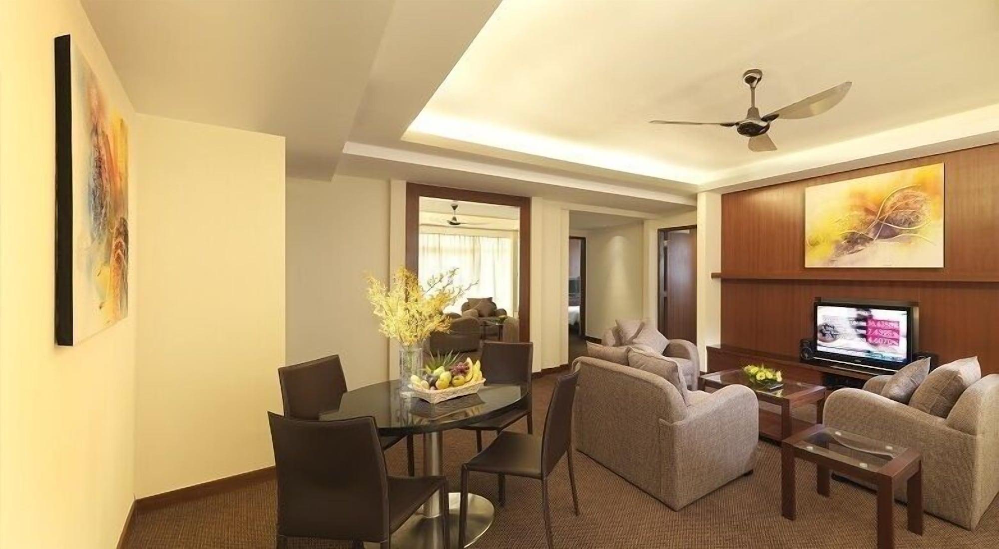 St Giles Gardens Hotel Kuala Lumpur Exteriör bild A typical suite at the hotel