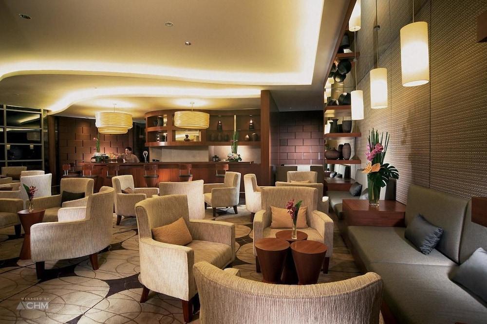 St Giles Gardens Hotel Kuala Lumpur Exteriör bild The lounge at the airport