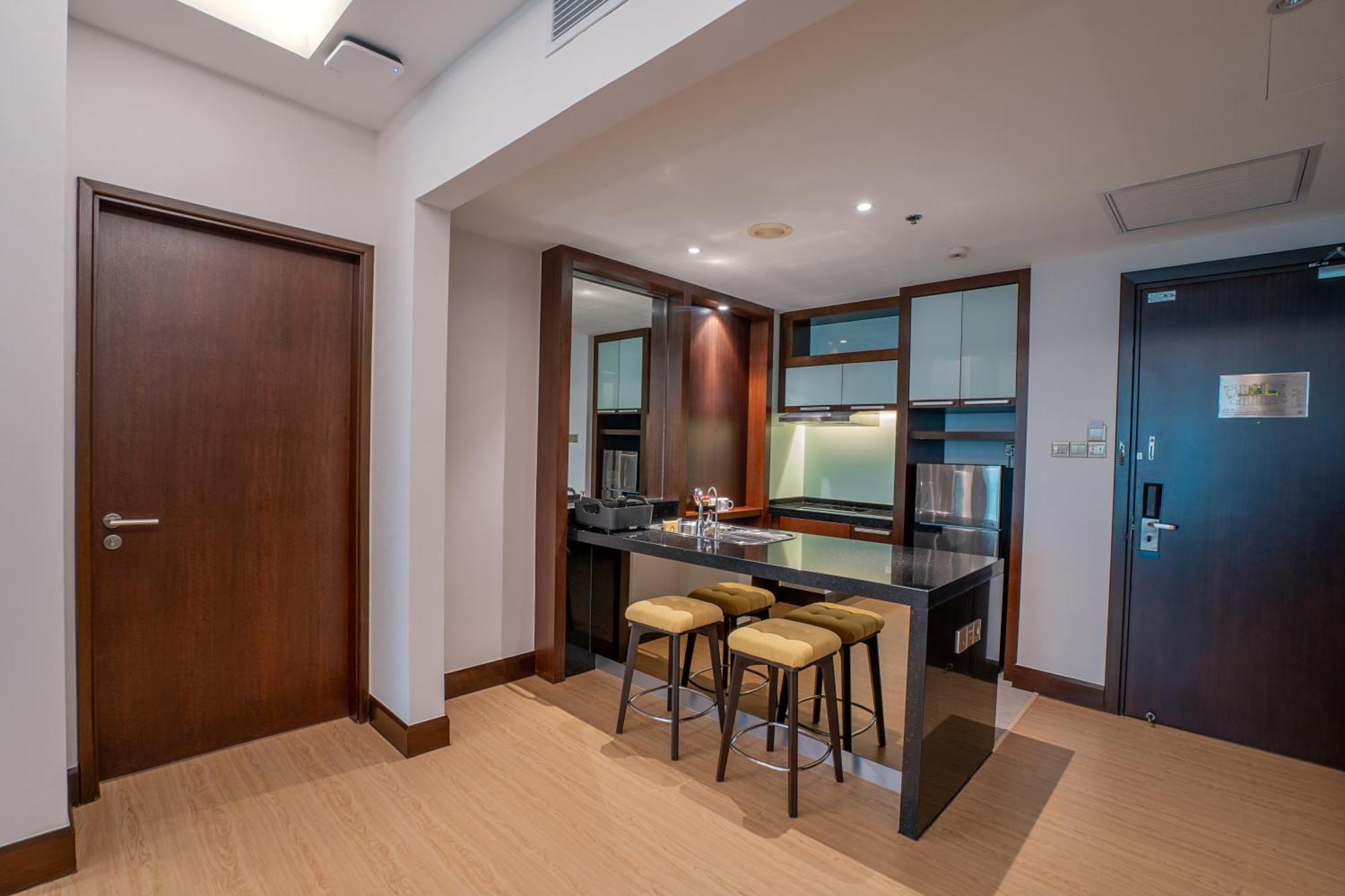 St Giles Gardens Hotel Kuala Lumpur Exteriör bild A kitchen in a serviced apartment in Kuala Lumpur, Malaysia