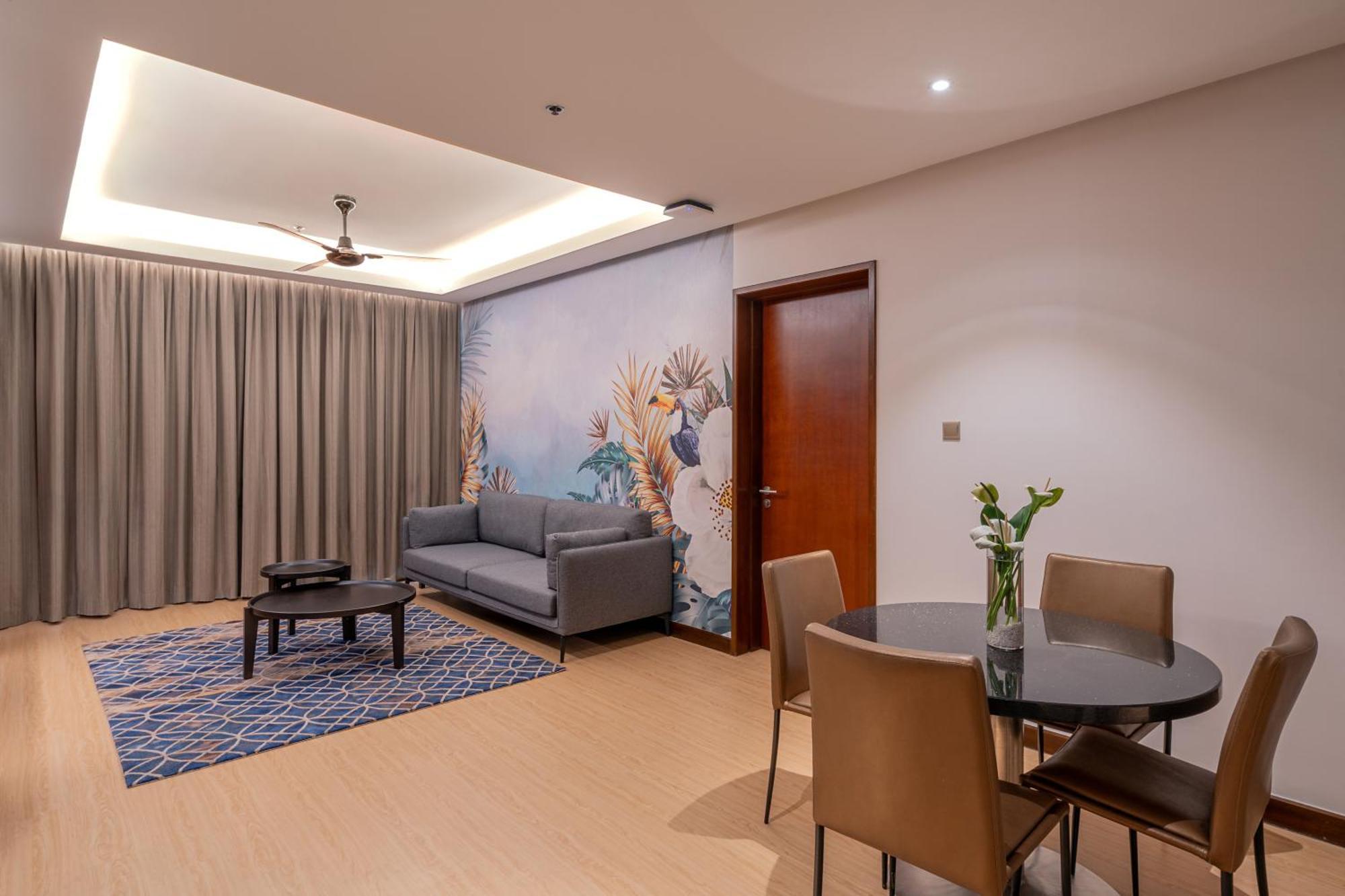 St Giles Gardens Hotel Kuala Lumpur Exteriör bild A living room in a condominium